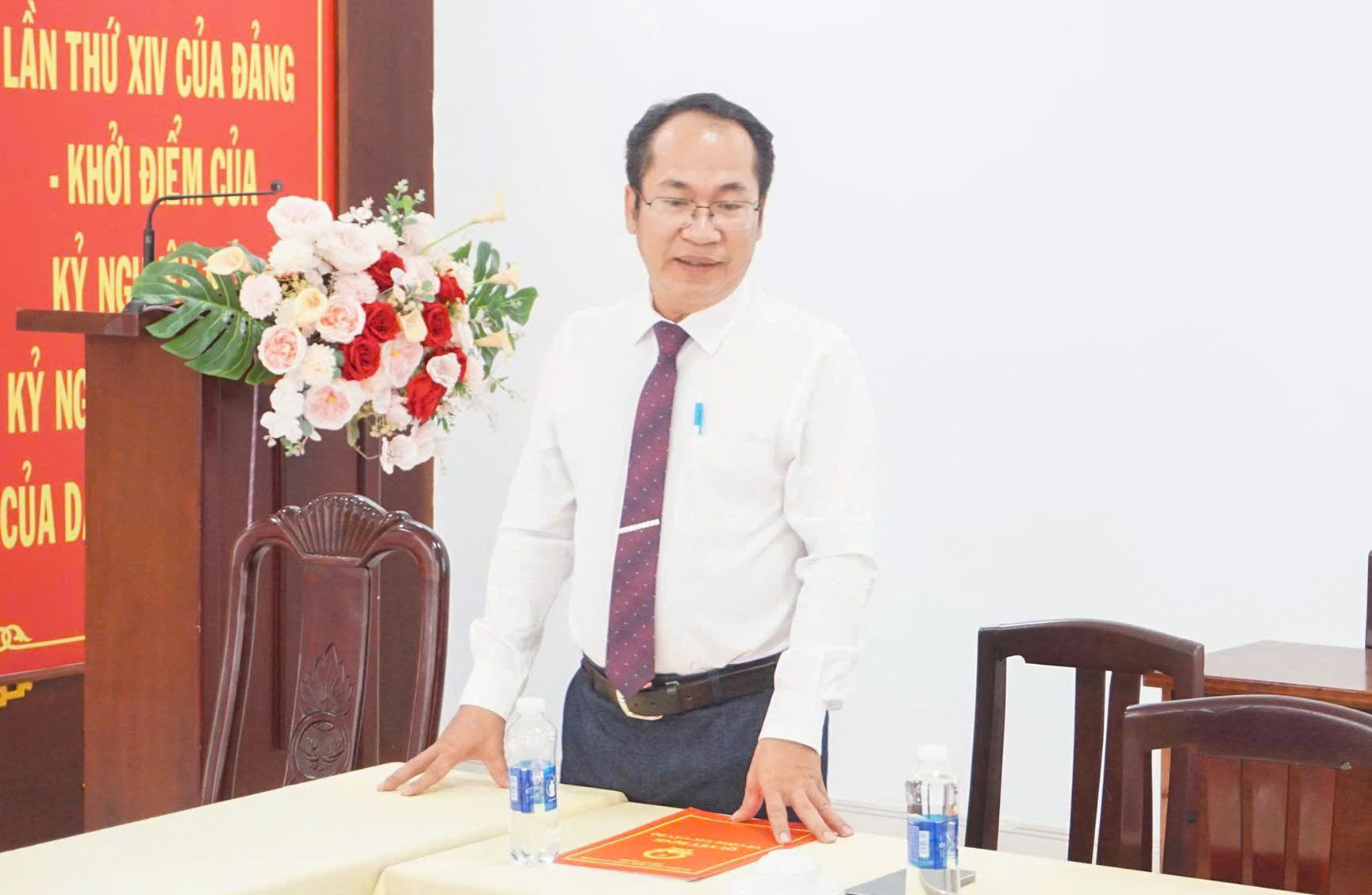 Đồng chí Nhất phát biểu