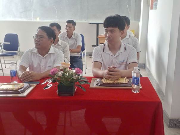 Tập thể Ban Giám đốc và cán bộ, công nhân viên của Công ty TNHH MTV Thái Sơn An Giang