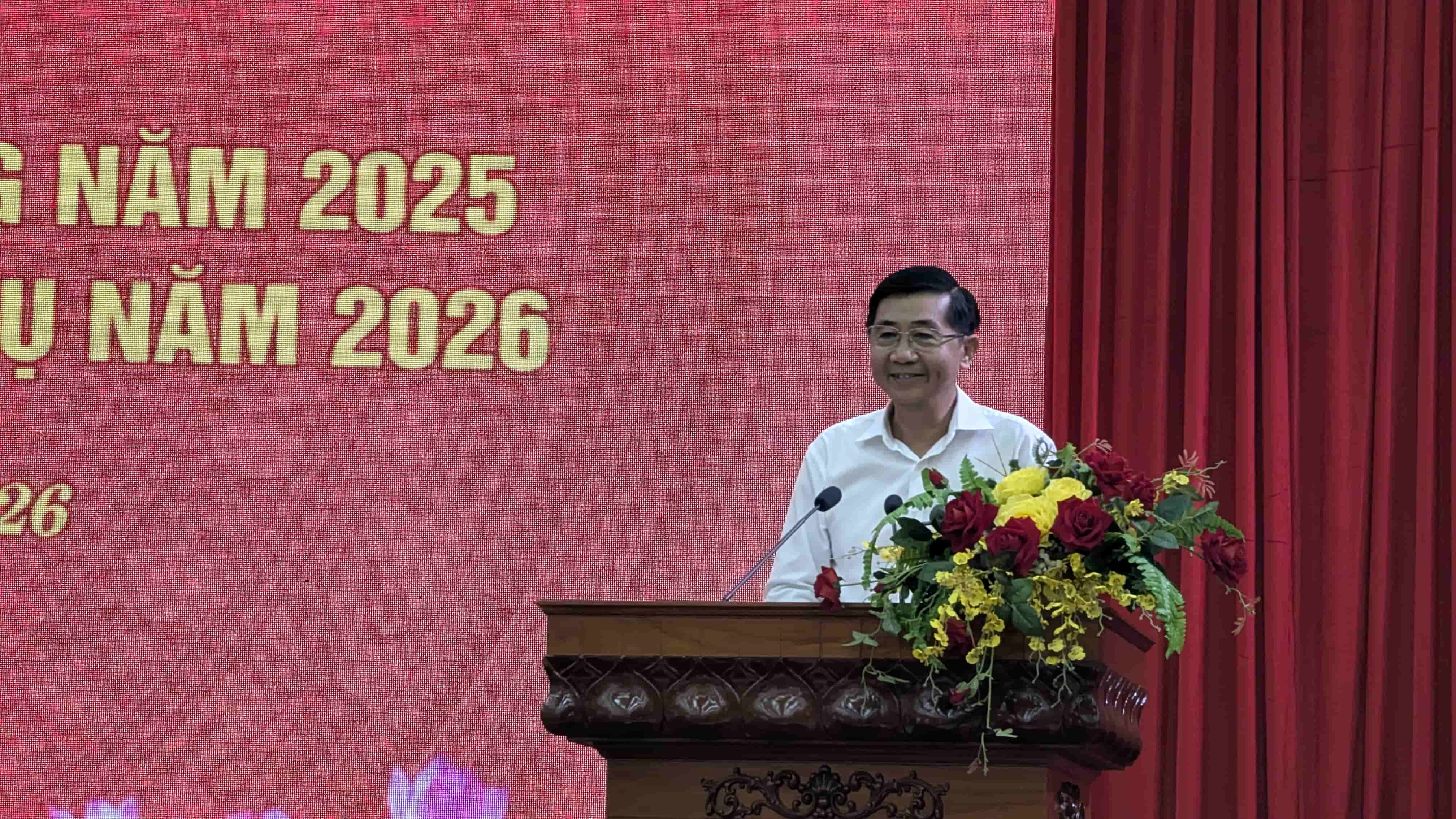 Đồng chí Lê Việt Bắc, Bí thư Đảng ủy, Giám đốc Sở Xây dựng gợi ý thảo luận